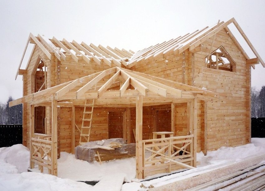 Строительство дома из зимнего леса зимой 2023 - 2024  